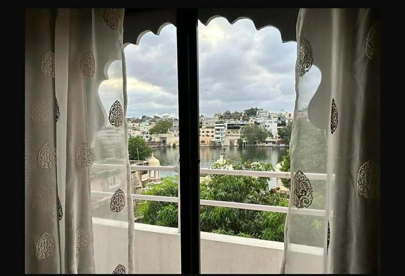 ペンション Shiv Palace