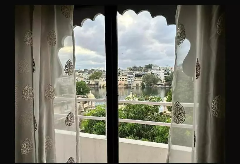 Pension  Shiv Palace