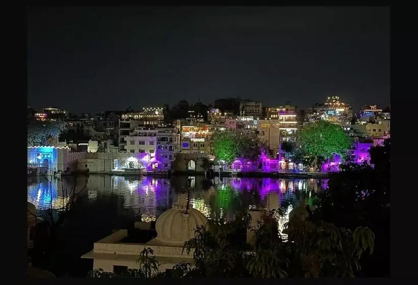 Pension  Shiv Palace
