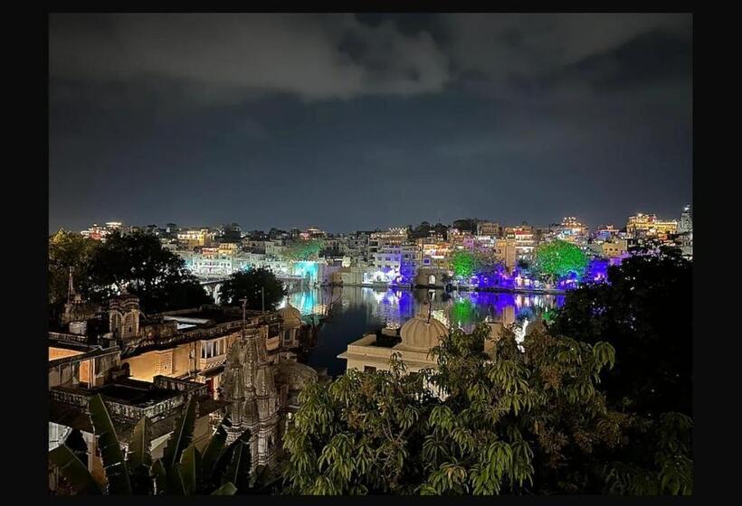 ペンション Shiv Palace