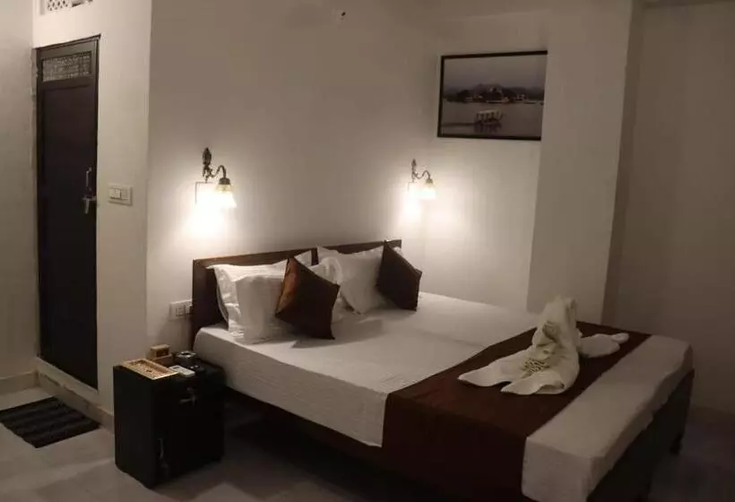 Pension  Shiv Palace