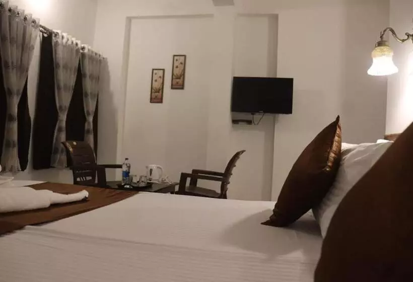 Pension  Shiv Palace
