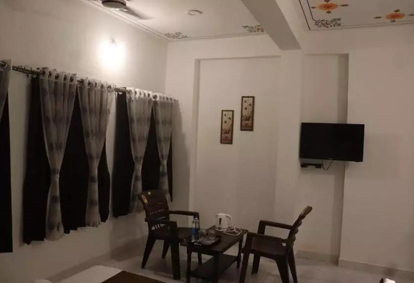 Pension  Shiv Palace