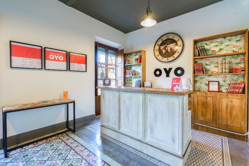 مسافرخانه La Perla Granada Suites