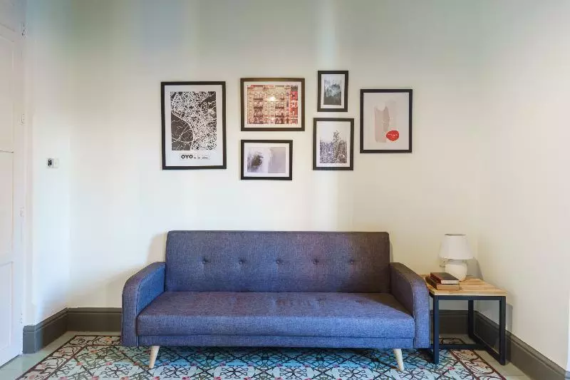 Hôtel (catégorie 1/2 *) La Perla Granada Suites