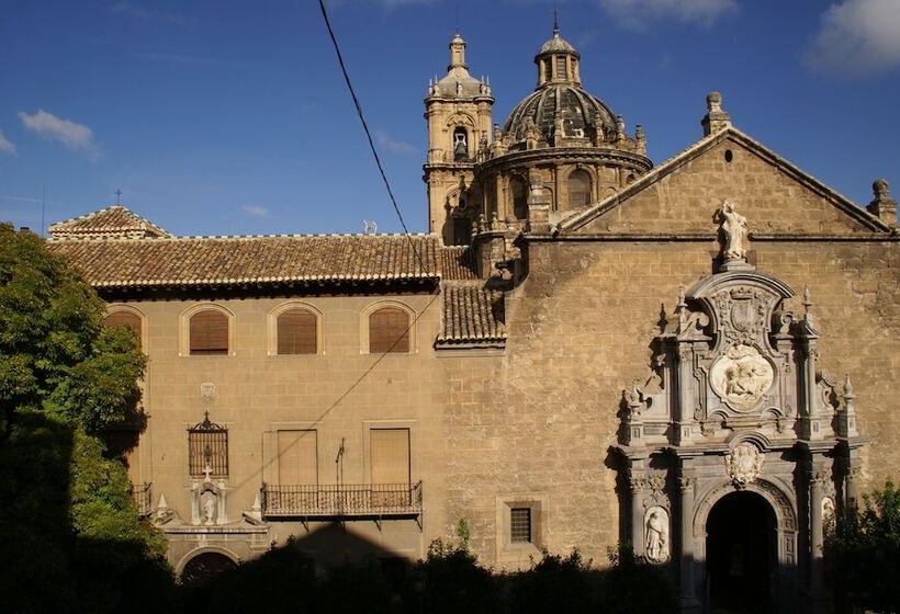 مسافرخانه La Perla Granada Suites