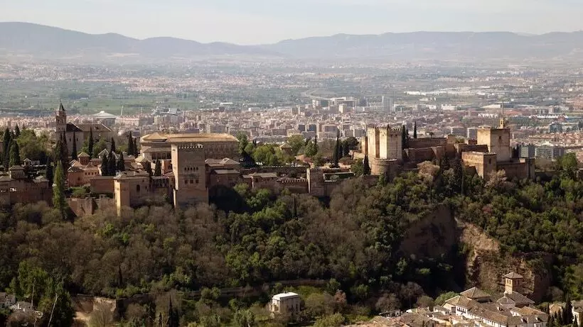 Hôtel (catégorie 1/2 *) La Perla Granada Suites