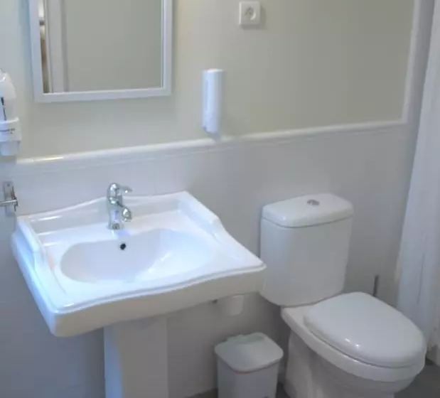 Hôtel (catégorie 1/2 *) La Perla Granada Suites