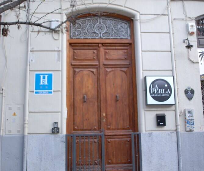 مسافرخانه La Perla Granada Suites