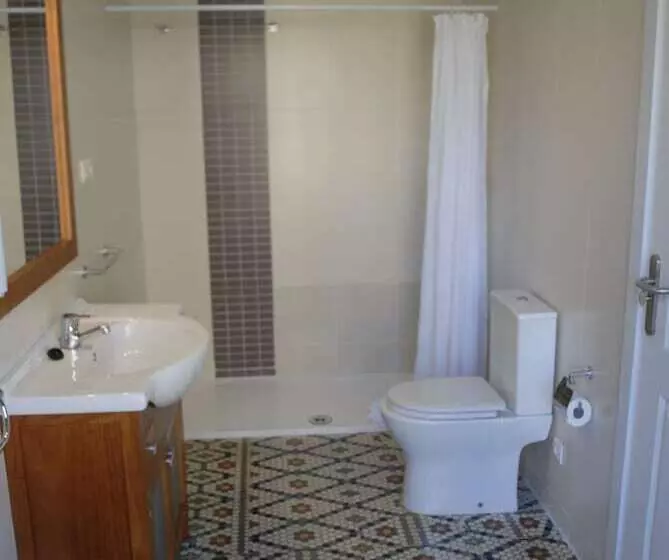 Hôtel (catégorie 1/2 *) La Perla Granada Suites