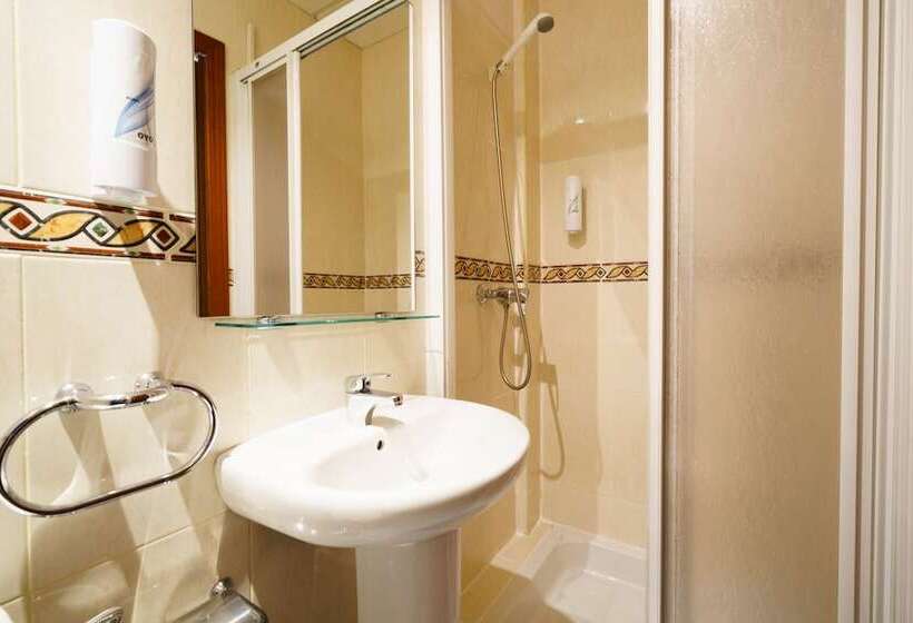 مسافرخانه La Perla Granada Suites