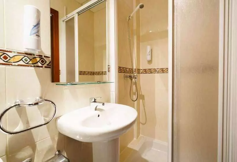 Hôtel (catégorie 1/2 *) La Perla Granada Suites