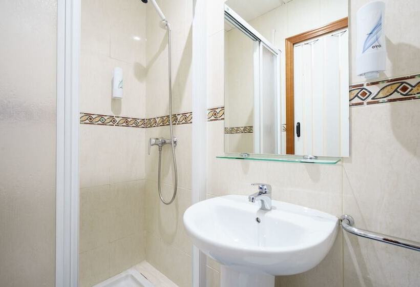 مسافرخانه La Perla Granada Suites