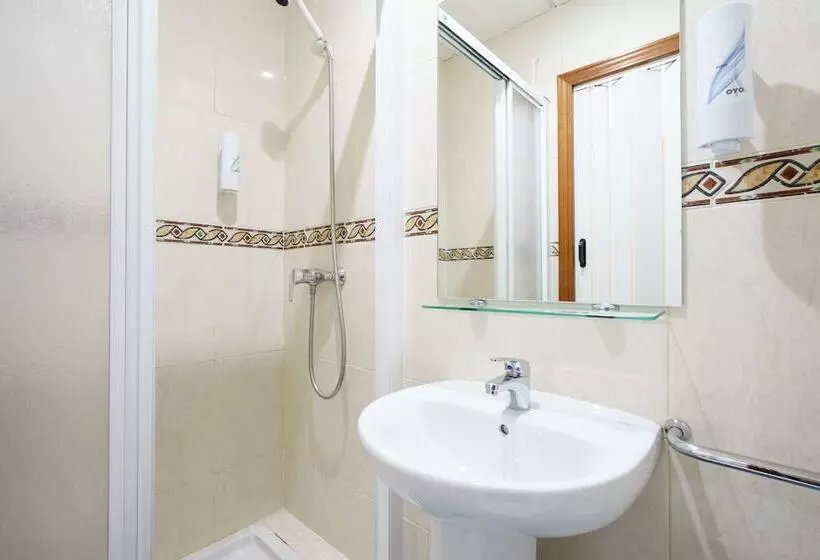 Hôtel (catégorie 1/2 *) La Perla Granada Suites