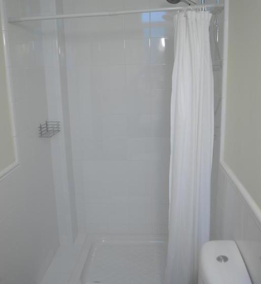 مسافرخانه La Perla Granada Suites