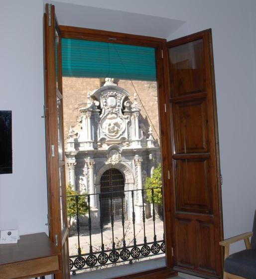 مسافرخانه La Perla Granada Suites