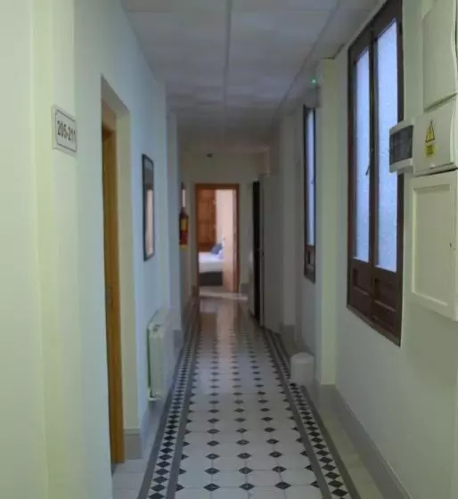 Hôtel (catégorie 1/2 *) La Perla Granada Suites