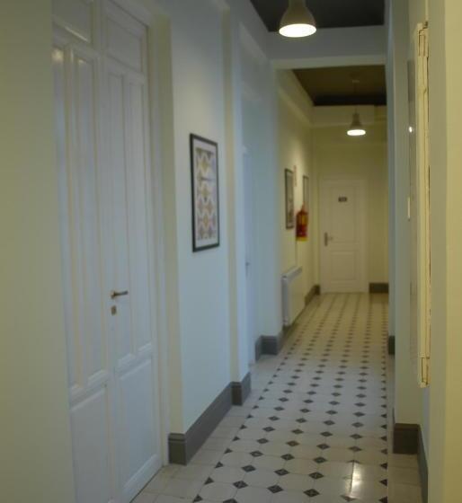 مسافرخانه La Perla Granada Suites