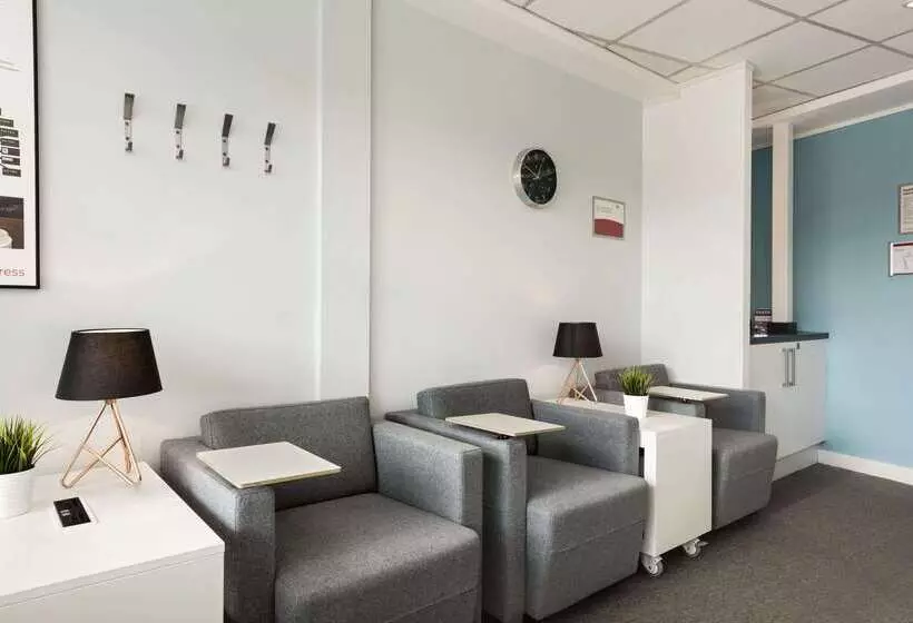 호텔 Days Inn Cannock   Norton Canes