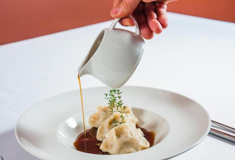 Отель Hugo Business & Spa