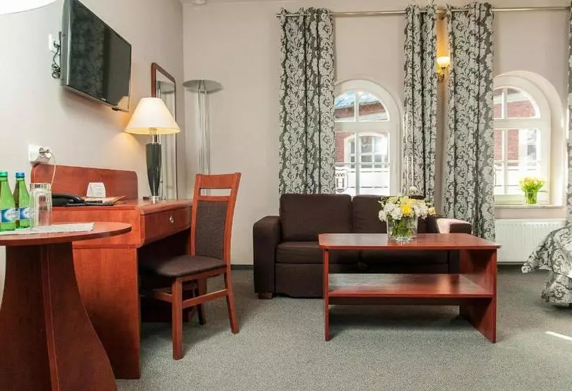 فندق Hugo Business & Spa