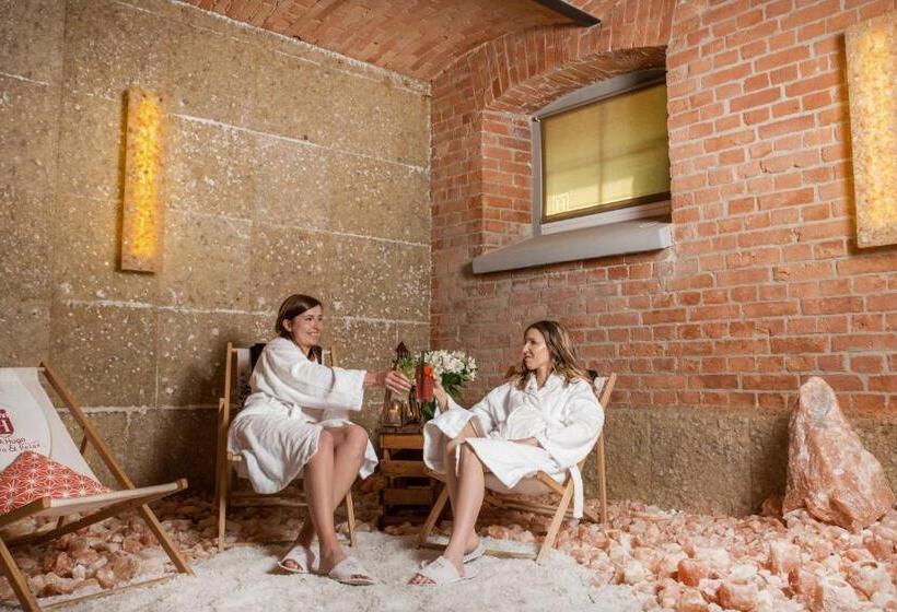 Отель Hugo Business & Spa