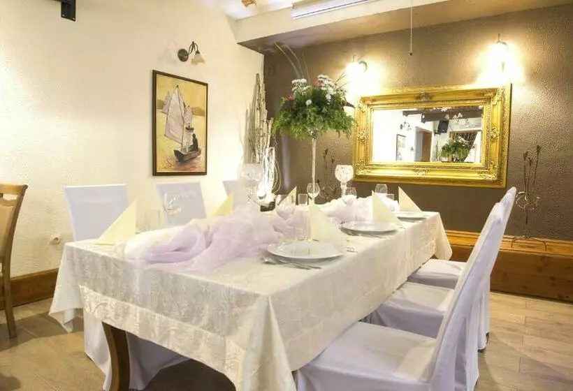 Отель I Restauracja Nad Jeziorem