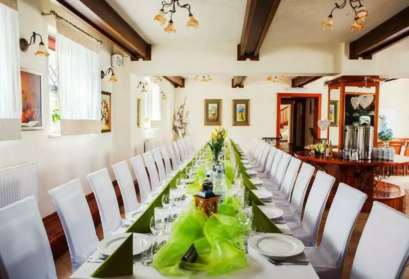 Отель I Restauracja Nad Jeziorem