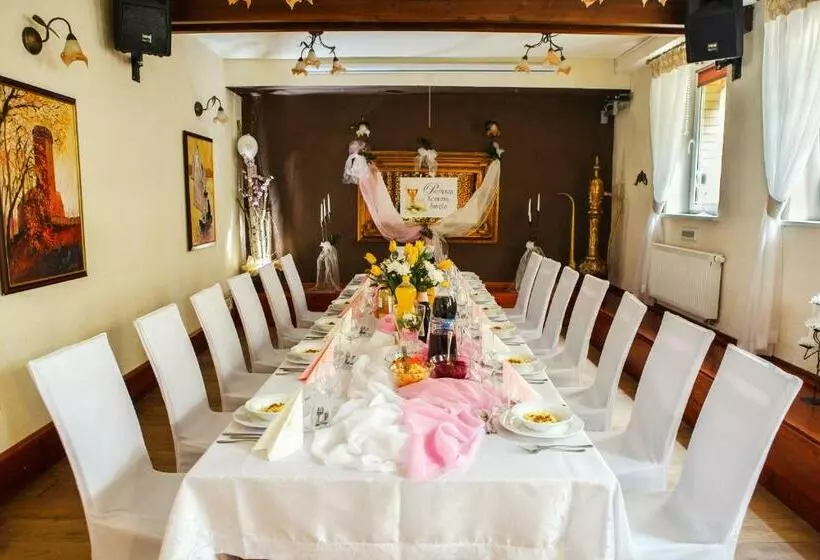 Отель I Restauracja Nad Jeziorem