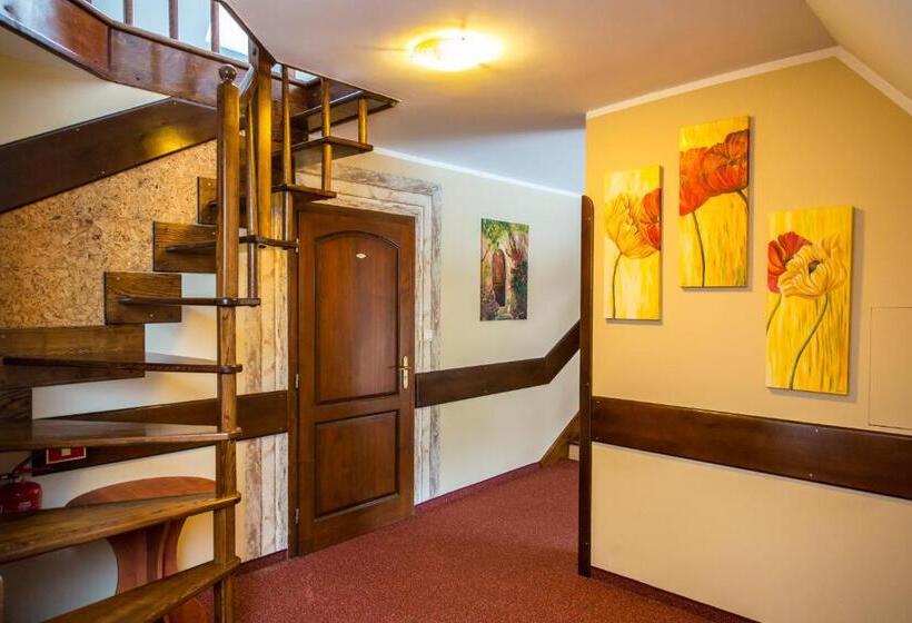 Otel Pensjonat Pod Tatrami