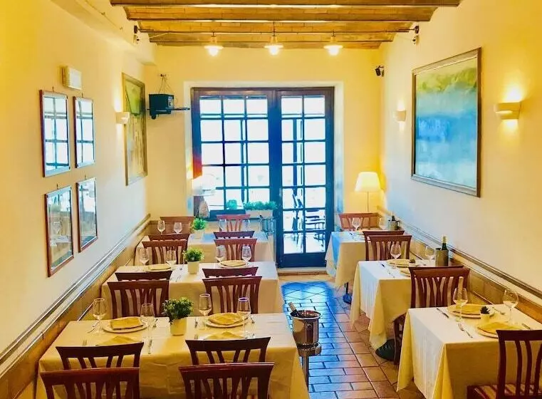 هتل Ristorante Garibaldi