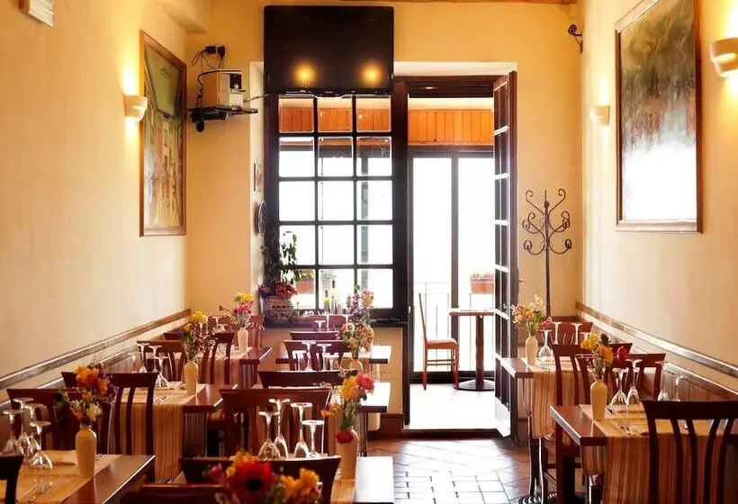 هتل Ristorante Garibaldi