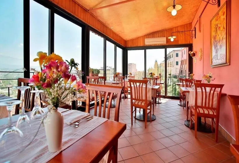 هتل Ristorante Garibaldi