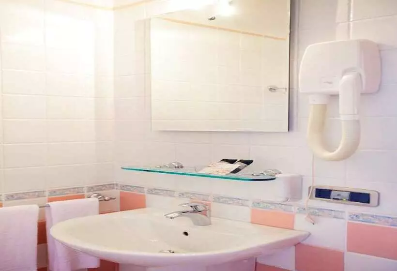 هتل Ristorante Garibaldi