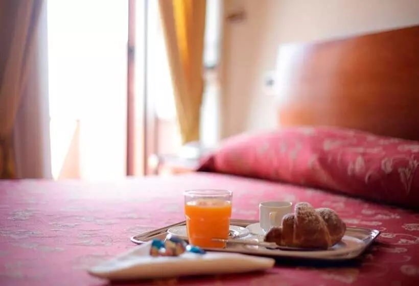 هتل Ristorante Garibaldi