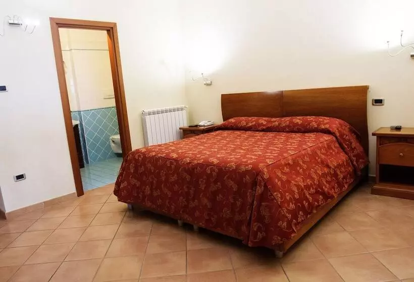 هتل Ristorante Garibaldi