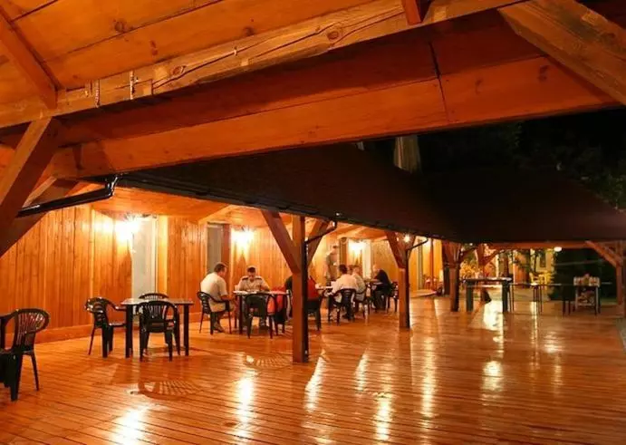 ホテル Tenishouse