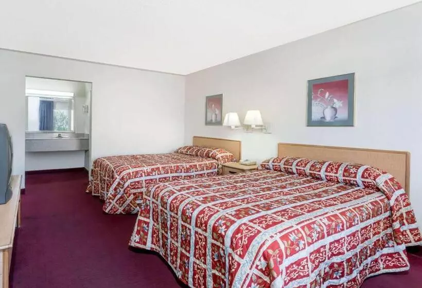 モーテル Knights Inn Fredericksburg