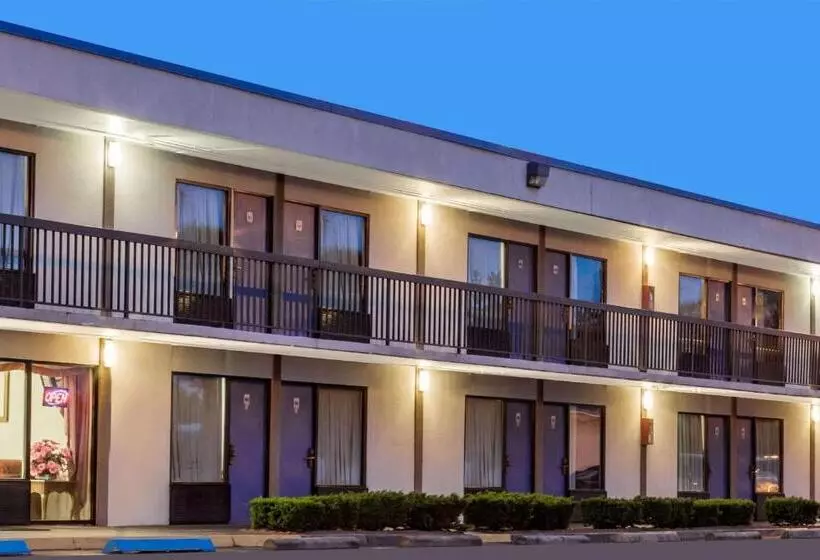 モーテル Knights Inn Fredericksburg