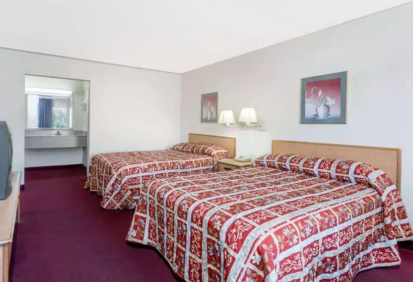 モーテル Knights Inn Fredericksburg