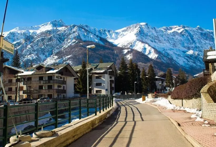 Bramé La Fam 32 Few Steps From Skiing   Happy Rentals