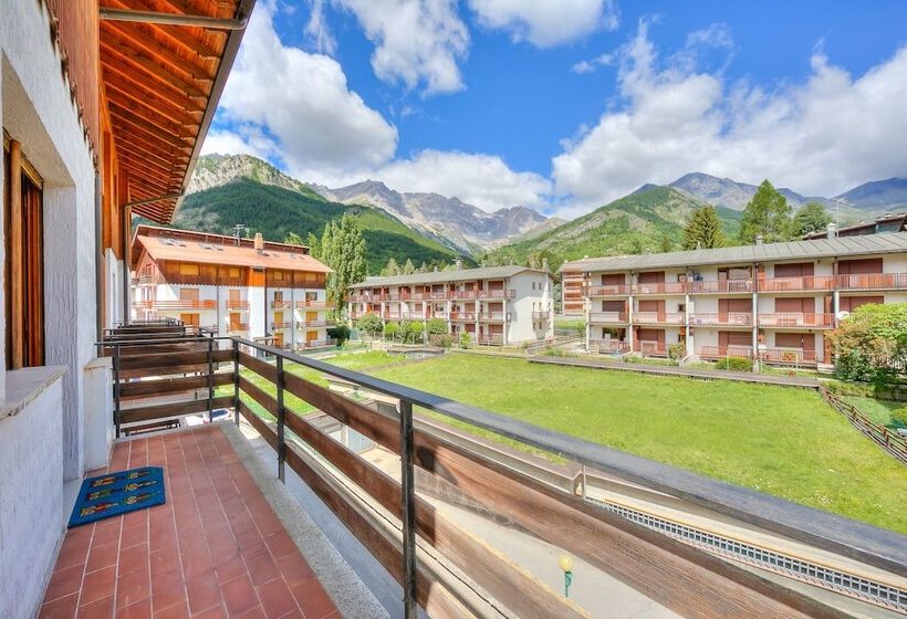 Bramé La Fam 32 Few Steps From Skiing   Happy Rentals