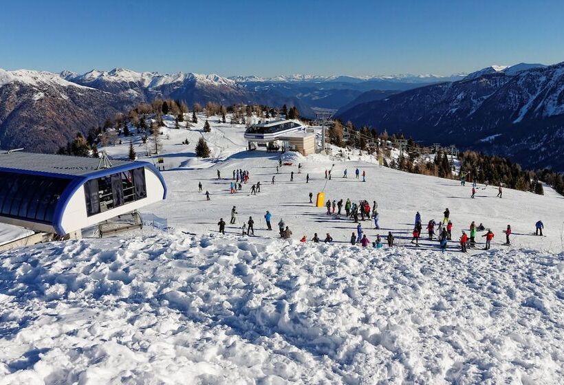 Bramé La Fam 32 Few Steps From Skiing   Happy Rentals