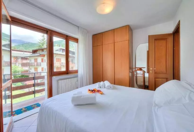 Bramé La Fam 32 Few Steps From Skiing   Happy Rentals