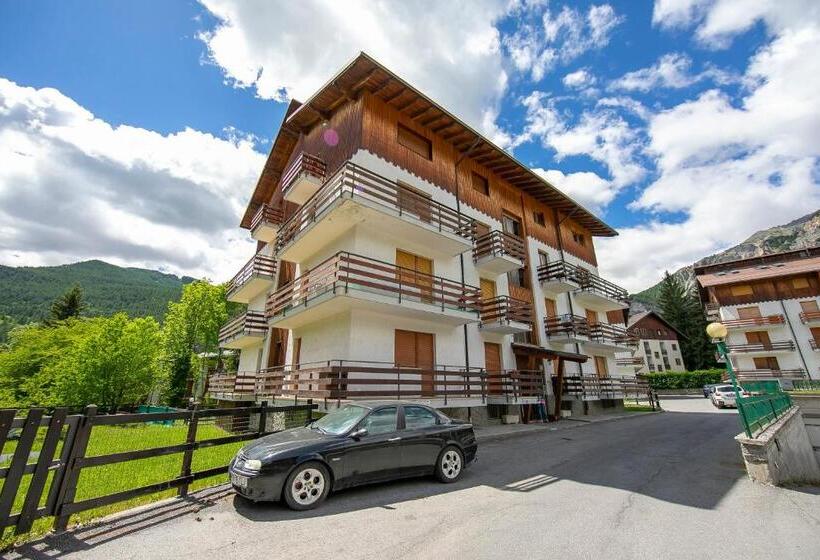Bramé La Fam 32 Few Steps From Skiing   Happy Rentals