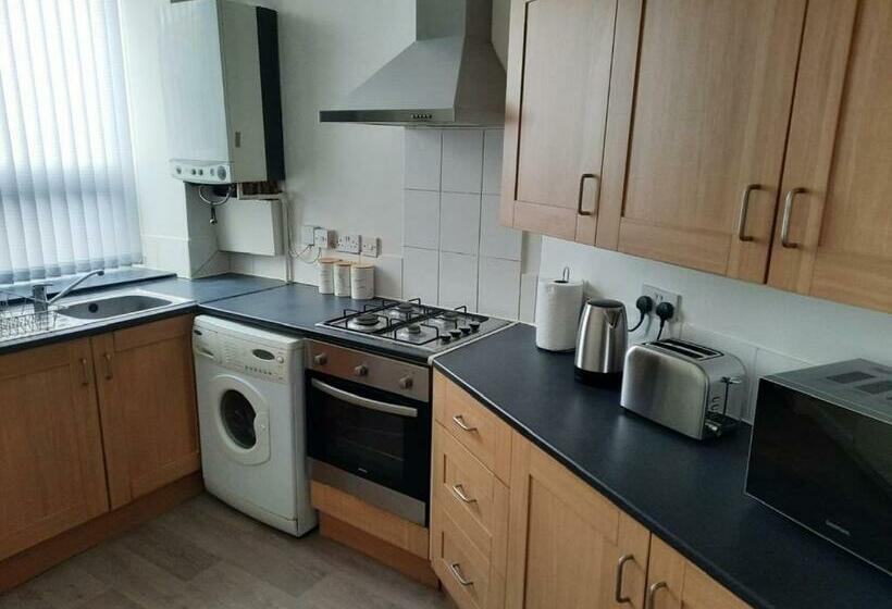 Rest House In Clayton Le Moors Accrington Free Wifi, Free Parking