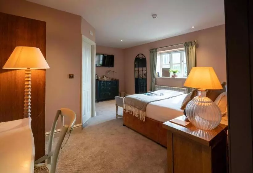 Retkeilymaja Crown Inn At Tolldown