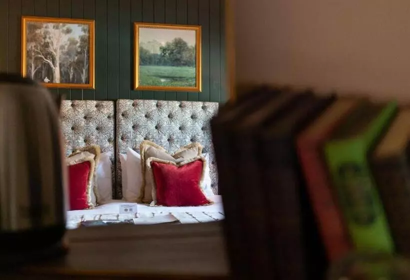 Retkeilymaja Crown Inn At Tolldown