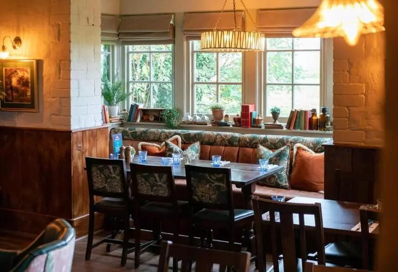 Retkeilymaja Crown Inn At Tolldown