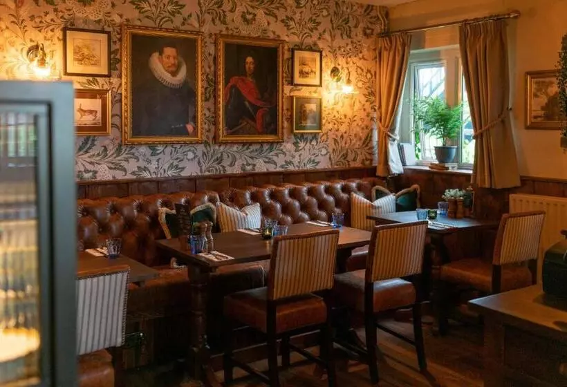 Retkeilymaja Crown Inn At Tolldown